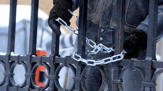 Фотогалерия: Протести "за" и "против" новата окупация на СУ