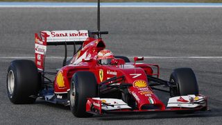 Кими Райконен бе най-бърз в хаотичния първи ден за тестове във F1