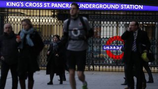 Втори ден на транспортен хаос в Лондон заради стачка на метрото