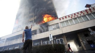 Стотици са ранени при протести в Босна