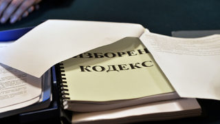 Целта ни е да изправим кривите кюнци на изборното законодателство, обяви Мая Манолова
