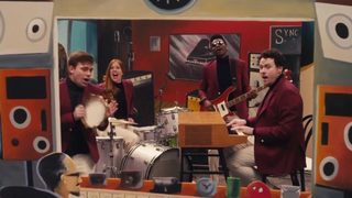 Видео: "Мишел Гондри за начинаещи" в режисирания от него нов клип на Metronomy