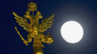 Служителите на Кремъл тръгнаха на идеологически курсове