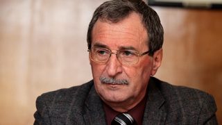 Проф. Петър Колев: Студентите ни експериментират и с микроавтомобил с браунов газ