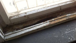 Спорът в Класическата гимназия продължава със заплаха към министър