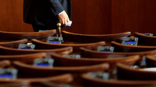 Парламентът ще заседава извънредно за разделянето на единното <span class="highlight">платежно</span> и Изборния кодекс