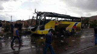Взрив на туристически автобус в Египет уби поне четирима (обновена)