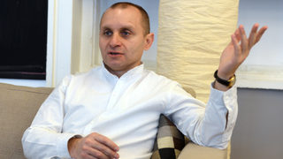 Производителят на офлайн детство