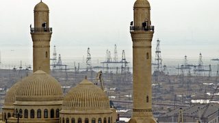 Орешарски заведе четирима министри в Азербайджан