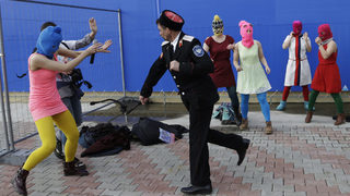 Фотогалерия: Казашкият побой над Pussy Riot