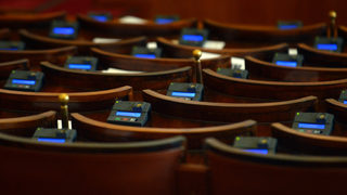 Липса на кворум забави парламента, депутатите ще работят извънредно заради Изборния кодекс