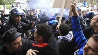 В Кипър започва спиране на тока заради протести срещу приватизацията
