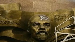 Москва призова в Украйна да спре "произвола" със събарянето на паметници (видео)