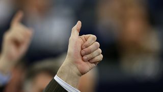 Евродепутатите подкрепиха по-добра защита при сключване на застраховка