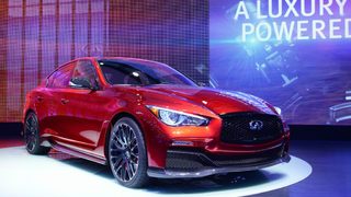 <span class="highlight">Infiniti</span> задвижва Q50 Eau Rouge с 568 к.с. от битурбо V6