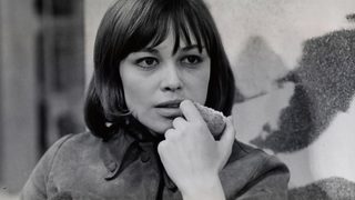 "Интуитивна" изложба отбелязва моменти от кариерата и живота на Цветана Манева