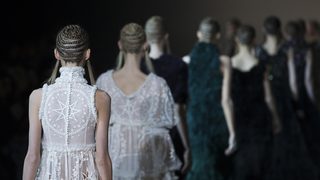 Фотогалерия: Моден планински поход с "Аликзандър Маккуин"