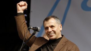 Властта в Крим агитира за отцепване, Путин я защитава