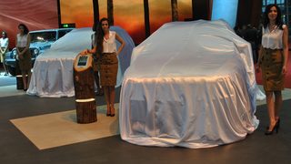 Фотогалерия: Жените край колите на автосалона в Женева