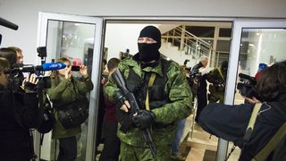 Военни провокации в навечерието на референдума в Крим