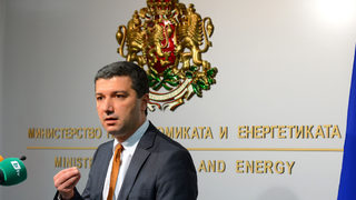 Ако ЕРП-тата не върнат парите, народът ще ги плаща, обяви Стойнев