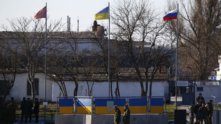 Украйна изтегля военните си от Крим