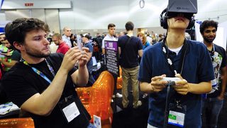 Facebook купува компанията Oculus VR за 2 млрд. долара