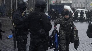 Парламентът в Киев нареди незабавно да бъдат разоръжени "незаконните отряди"