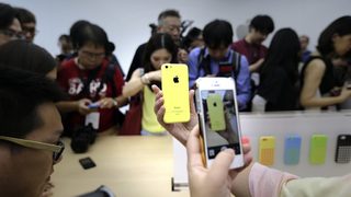 Пропуск в сигурността на iOS 7 позволява заобикаляне на паролата за изтриване на iCloud акаунт (видео)