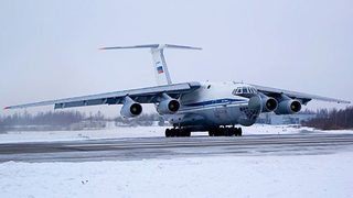 Русия за пръв път извърши въздушен десант на Северния <span class="highlight">полюс</span>