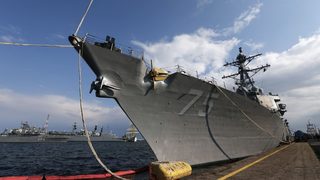 Руският военен флот следи американски боен <span class="highlight">кораб</span>, който влезе в Черно море