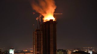 Гори строеж на сграда до НДК в София (обновена в 4.20ч.)