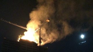 Загасен е пожарът на строящия се небостъргач до НДК (видео)