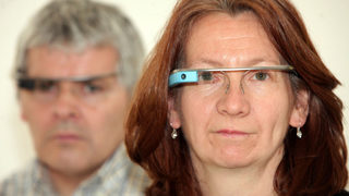 Британски учени проверяват дали <span class="highlight">Google</span> <span class="highlight">Glass</span> могат да улеснят живота на хората с Паркинсон