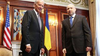 <span class="highlight">Турчинов</span> нареди да се поднови операцията в Източна Украйна след убийството на политик