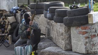 Славянск е напълно обкръжен, сепаратистите са свалили украински хеликоптери (обновена)