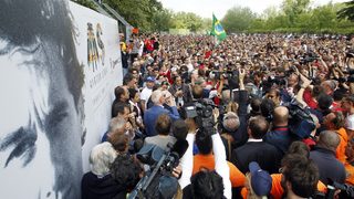 Фотогалерия: Хиляди хора почетоха Аертон Сена <span class="highlight">на</span> "Имола"