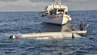 Поне 10 имигранти загинаха при потъване на лодка в Босфора