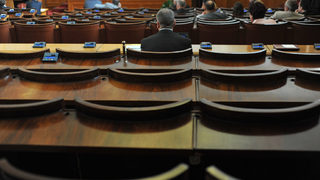 Депутатите не поискаха да изслушат спортния министър за парите за спортни площадки