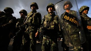 Взелите властта военни в Тайланд викат за обяснение сваленото правителство