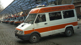 Млада жена почина на улицата, Бърза помощ дошла без <span class="highlight">дефибрилатор</span>