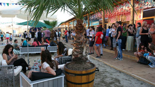 BEACH BAR Сердика Център - ГОРЕЩО ЛЯТО в най-високия плажен бар на София