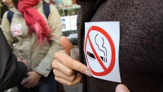 Пасивните пушачи са почти колкото активните