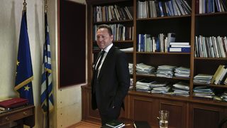 Гръцкият финансов министър вероятно ще оглави централната банка