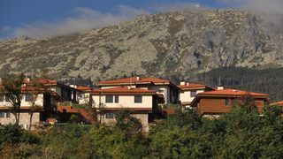 Новият жилищен комплекс Mountain Views Бистрица отвори врати за своите клиенти