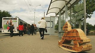 "Чакай малко" на кончето на спирката