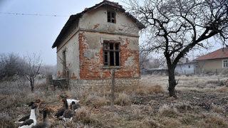 България е сред страните от ЕС с най-голям дял, живеещи в лишения