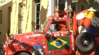 Видео: 21 000 км на камион заради любовта към Холандия и футбола