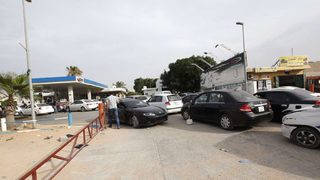Спецчасти ще охраняват бензиностанциите в Либия заради недостиг на гориво