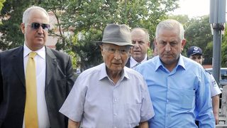 Бившият президент на Турция Кенан Еврен беше осъден на доживотен затвор